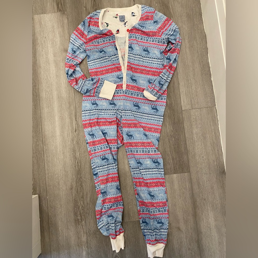 Med Jane and Bleecker holiday onesie PJs
